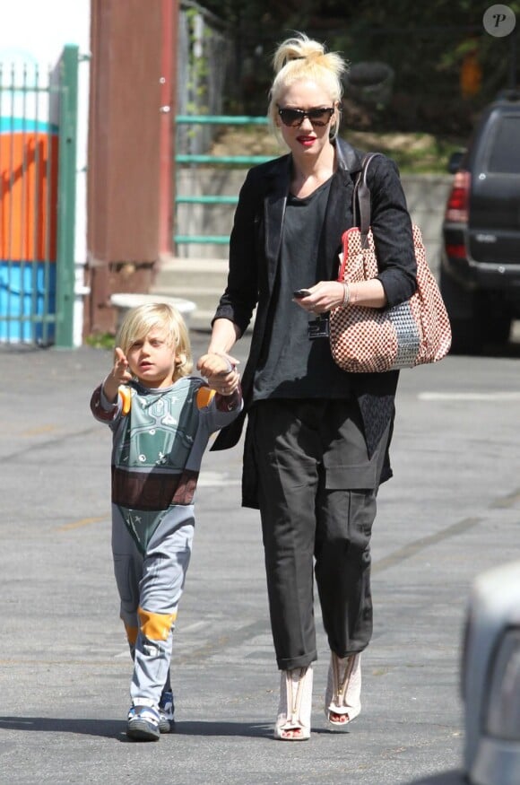 Gwen Stefani et son fils Zuma, craquant duo à la sortie de l'école. Los Angeles, le 26 mars 2013.