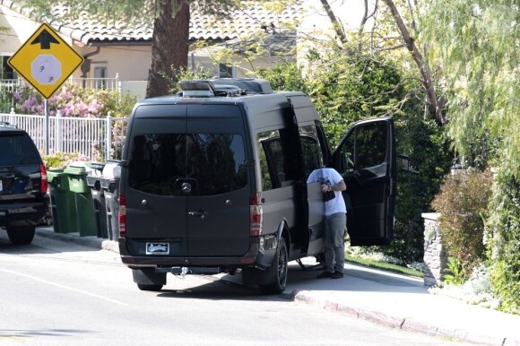 Justin Bieber s'est rendu au domicile de Selena Gomez pour reprendre un chien qui lui avait offert, le 27 mars 2013 à Los Angeles.