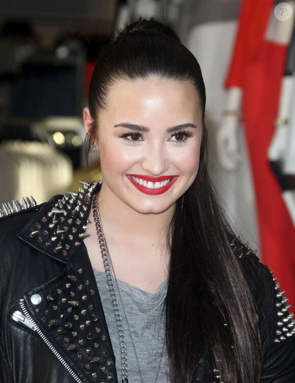 Demi Lovato à l'ouverture du magasin Topshop au centre commercial The Grove à Los Angeles, le 14 février 2013.
