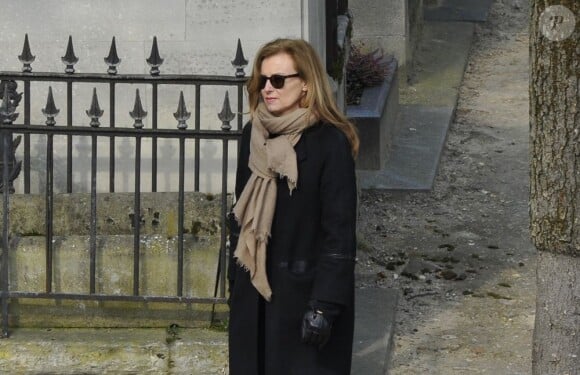 Valérie Trierweiler - Obsèques de l'écrivain et éditeur Jean-Marc Roberts au cimetière Montmartre à Paris le 29 mars 2013.