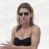 Jillian Fink, ravissante épouse de Patrick Dempsey, profite des joies de la plage dans un bikini noir. Cabo San Lucas, le 29 mars 2013.