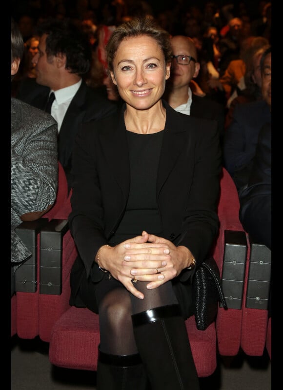 Anne-Sophie Lapix recevant le prix de la meilleure intervieweuse, le 29 novembre 2012 à Paris.