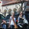 Tori Spelling en virée shopping à Thousand Oaks, accompagné de Stella et Finn, le 30 mars 2013.