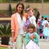 Jessica Alba et ses filles Honor et Haven passent le dimanche de Pâques chez les parents de Cash Warren. Camarillo, le 31 mars 2013.