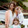 Jessica Alba et ses filles Honor et Haven passent le dimanche de Pâques chez les parents de Cash Warren. Camarillo, le 31 mars 2013.