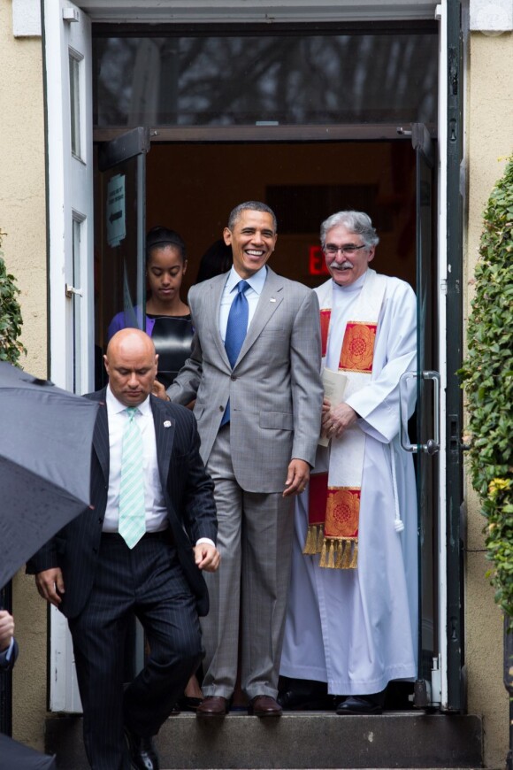 Barack Obama et sa famille quittent la St John's Episcopal Church après avoir assisté à la messe de Pâques. Washington, le 31 mars 2013.