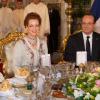 La princesse Lalla Salma du Maroc était une somptueuse voisine de table pour le président français. François Hollande et Valérie Trierweiler étaient accueillis le 3 avril 2013 par le roi Mohammed VI du Maroc et la famille royale pour une visite d'Etat de deux jours. Le jeune prince héritier Moulay El Hassan ainsi que les princesses Lalla Salma, Lalla Meryem et Lalla Hasna ont pris part au protocole.