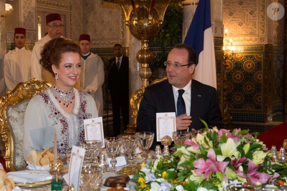 La princesse Lalla Salma était une somptueuse voisine de table pour le président français. François Hollande et Valérie Trierweiler étaient accueillis le 3 avril 2013 par le roi Mohammed VI du Maroc et la famille royale pour une visite d'Etat de deux jours. Le jeune prince héritier Moulay El Hassan ainsi que les princesses Lalla Salma, Lalla Meryem et Lalla Hasna ont pris part au protocole.