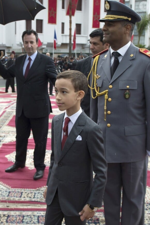 Le prince héritier Moulay El Hassan, bientôt 10 ans, très chic pour l'occasion... François Hollande et Valérie Trierweiler étaient accueillis le 3 avril 2013 par le roi Mohammed VI du Maroc et la famille royale pour une visite d'Etat de deux jours. Le jeune prince héritier Moulay El Hassan ainsi que les princesses Lalla Salma, Lalla Meryem et Lalla Hasna ont pris part au protocole.