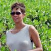 Halle Berry en vacances sur une plage d'Hawai le 27 mars 2013