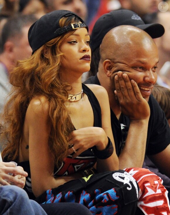 Rihanna a assisté avec un ami à elle au match de NBA qui a opposé les Lakers et les Clippers. Dimanche 7 avril au Staples Center à Los Angeles.