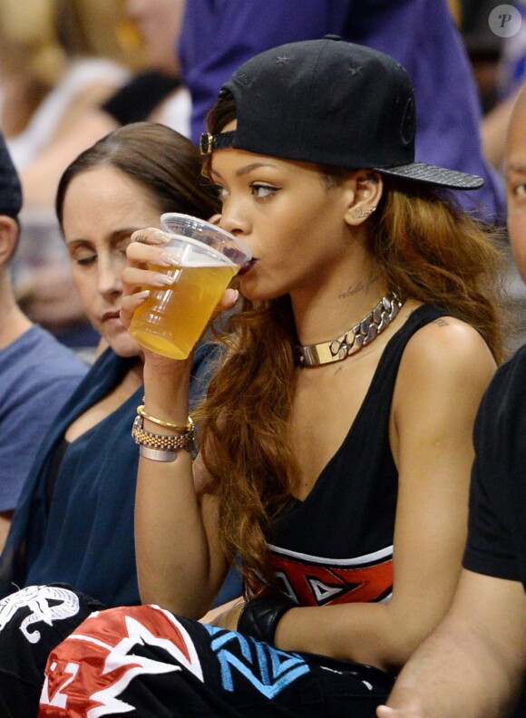 Rihanna a assisté avec un ami au match de NBA qui a opposé les Lakers et les Clippers. Dimanche 7 avril à Los Angeles.