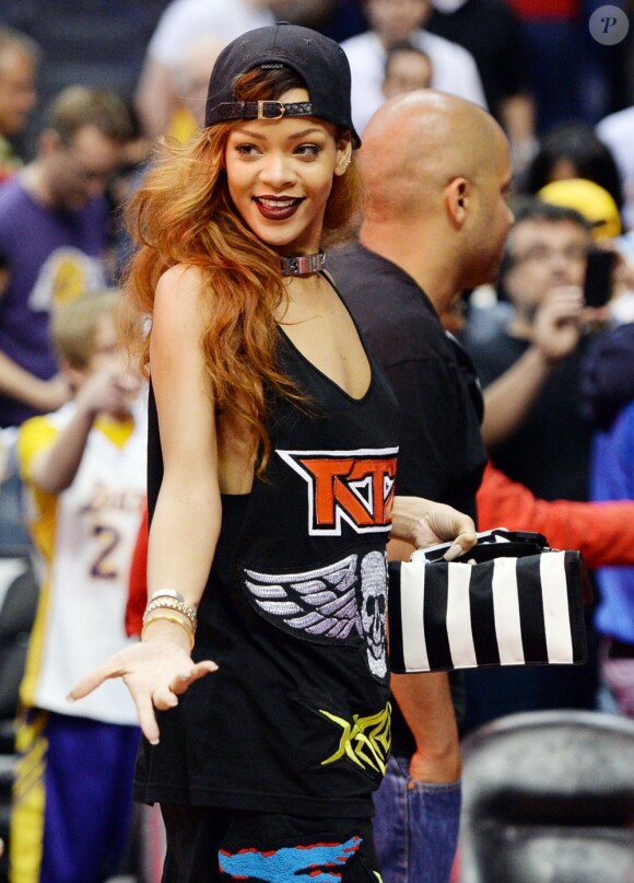Rihanna a assisté au match de NBA qui a opposé les Lakers et les Clippers. Dimanche 7 avril au Staples Center à Los Angeles.