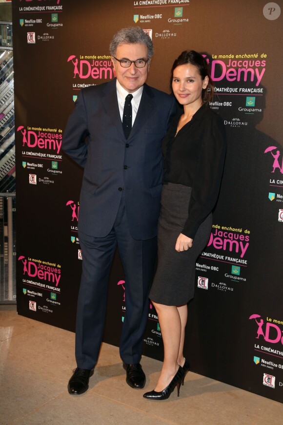 Serge Toubiana, Virginie Ledoyen posent à la soirée d'hommage à Jacques Demy pour l'exposition consacrée au cinéaste à la Cinémathèque Française, Paris, le 8 avril 2013.