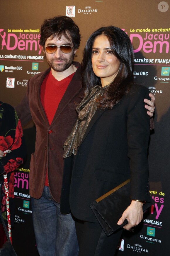 Mathieu Demy, Salma Hayek à la soirée d'hommage à Jacques Demy pour l'exposition consacrée au cinéaste à la Cinémathèque Française, Paris, le 8 avril 2013.