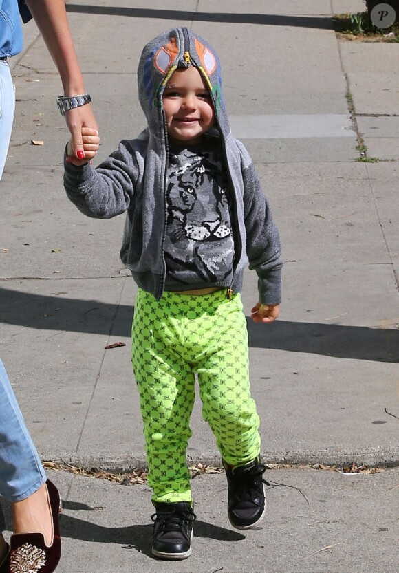 Flynn Bloom fait la joie des photographes à West Hollywood, le 8 avril 2013.