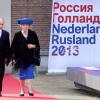 La reine Beatrix des Pays-Bas accueillait le président russe Vladimir Poutine au musée de l'Hermitage à Amsterdam le 8 avril 2013 pour l'inauguration de l'année de la Russie aux Pays-Bas.