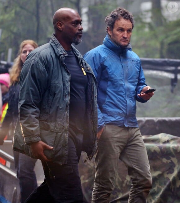 Jason Clarke sur le tournage humide du film Dawn of the Planet of the Apes à Vancouver, le 9 avril 2013.