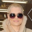 Jessie J, le crâne rasé, a été aperçue en train de faire du shopping chez Opening Ceremony, à Covent Garden, le 11 avril 2013