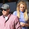 Britney Spears et son petit ami David Lucado à la sortie d'un rastaurant à Agoura Hills le 12 avril 2013.