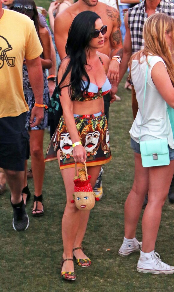 Katy Perry super glamour en bikini à Coachella 2013.