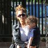 Nicole Richie passe du temps avec ses enfants Harlow et Sparrow dans un parc de Beverly Hills à Los Angeles, le 12 avril 2013