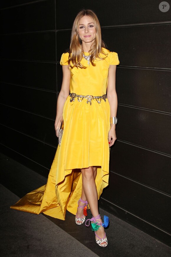 Olivia Palermo porte une robe Katie Ermilio (collection printemps-été 2013) accessoirisée d'une ceinture Zara, des souliers et une pochette Jimmy Choo lors de gala A Fool's Fete à New York. Le 9 avril 2013.