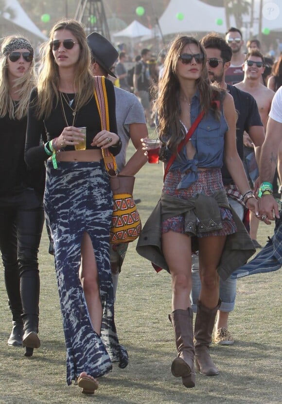 Alessandra Ambrosio et son mari Jamie Mazur au 2e jour du Festival de musique de Coachella à Indio le 13 avril 2013.