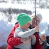 Le prince Haakon de Norvège, son épouse la princesse Mette-Marit et leurs enfants la princesse Ingrid Alexandra et le prince Sverre Magnus ont pris la pose pour les photographes le 13 avril 2013 à Beitostolen, et se sont amusés en marge de la course Ridderrennet, événement dédié aux personnes handicapées.