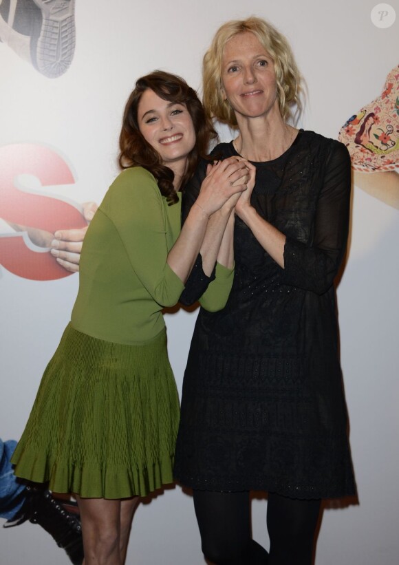 Mélanie Bernier et Sandrine Kiberlain à la première du film Les Gamins au Gaumont Opéra à Paris, le 15 avril 2013.