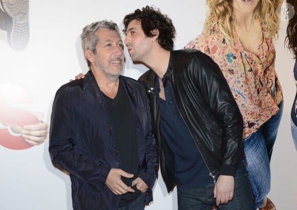 Alain Chabat et Max Boublil complices à la première du film Les Gamins au Gaumont Opéra à Paris, le 15 avril 2013.