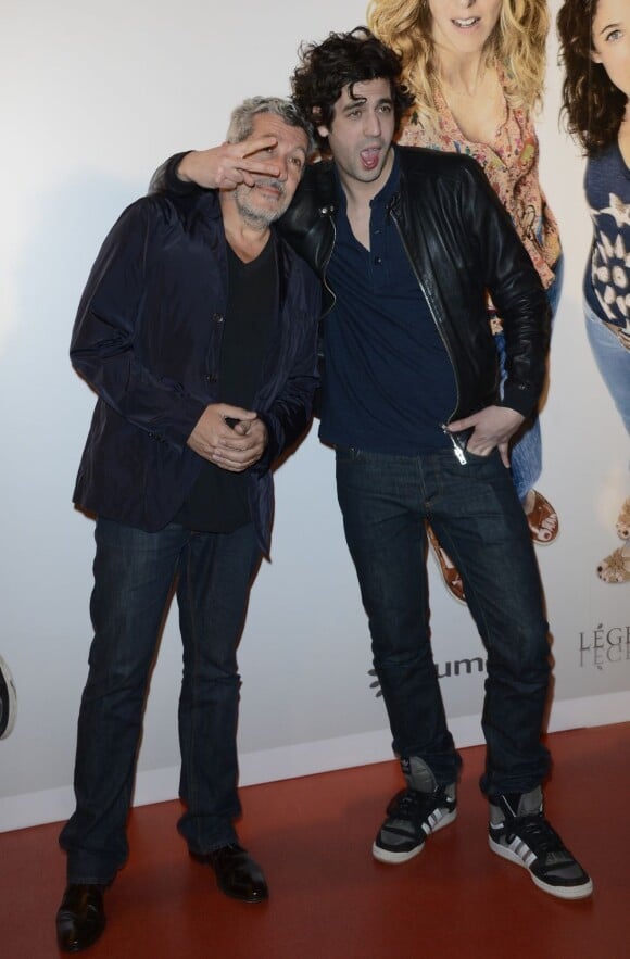 Alain Chabat et Max Boublil s'éclatent à la première du film Les Gamins au Gaumont Opéra à Paris, le 15 avril 2013.