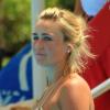 Alex Curran, épouse du footballeur Steven Gerrard, se dore la pilule à Dubaï. Une sacrée veinarde qui porte le bikini comme personne ! Avril 2013.