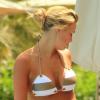 Alex Curran, épouse du footballeur Steven Gerrard, fuit la grisaille de Liverpool pour le soleil de Dubaï. Une sacrée veinarde qui porte le bikini comme personne ! Avril 2013.