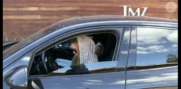 Lindsay Lohan dans les rues de Los Angeles, le 16 avril 2013. La star affirme à TMZ qu'ell est restée sobre lors de son passage au festival de musique de Coachella.