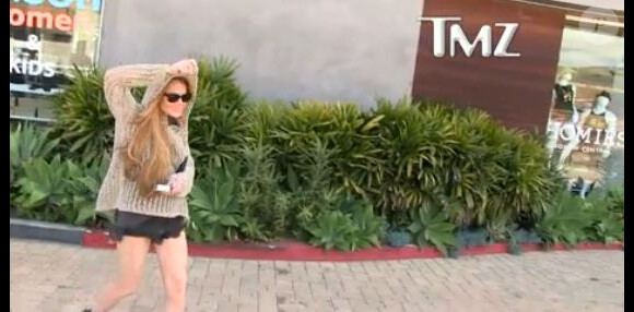 Lindsay Lohan dans les rues de Los Angeles, le 16 avril 2013. L'actrice affirme à TMZ qu'ell est restée clean lors de son passage au festival de musique de Coachella.