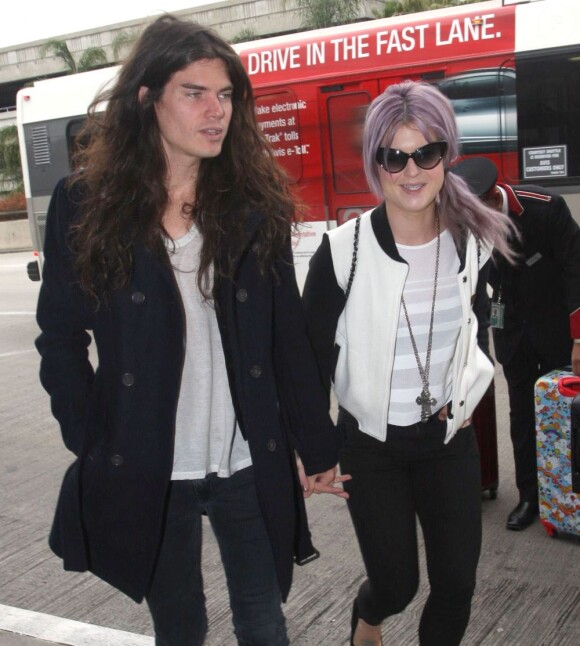 Kelly Osbourne et son petit ami Matthew Mosshart à l'aéroport de Los Angeles, le 17 novembre 2012.