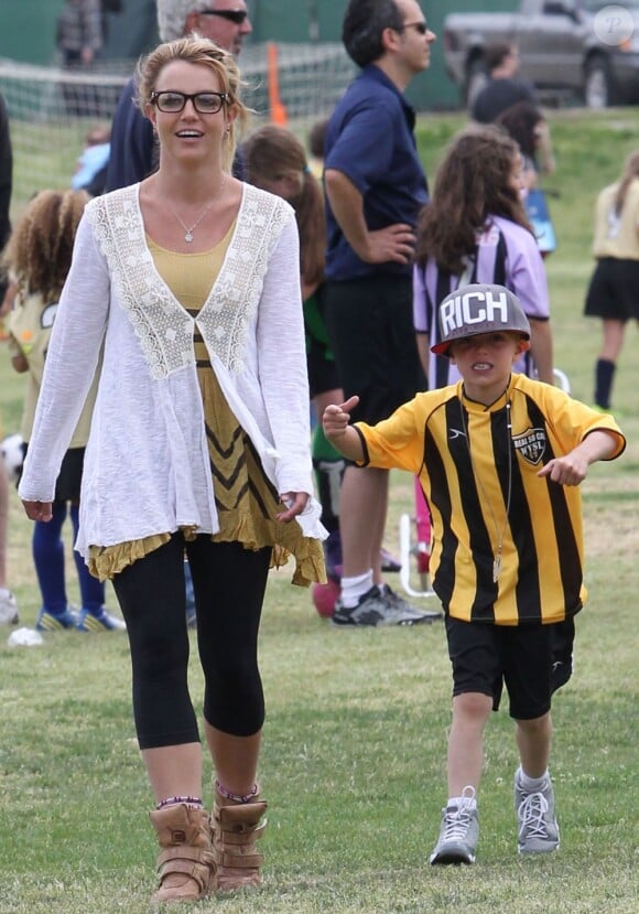 Britney Spears assiste à un match de foot disputé par ses fils à Woodland Hills, le 14 mars 2013.