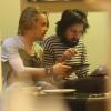 Macaulay Culkin en compagnie de son ami le chanteur Adam Green, dans son hôtel Ibis à Brighton, le 16 avril 2013.