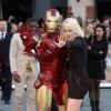 Kimberley Wyatt s'éclate avec le super-héros à la première d'Iron Man 3 à l'Odeon Leicester Square, Londres, le 18 avril 2013.