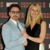Robert Downey Jr et Gwyneth Paltrow pendant le photocall du film Iron Man 3 à l'hotel Dorchester à Londres le 17 avril 2013.
