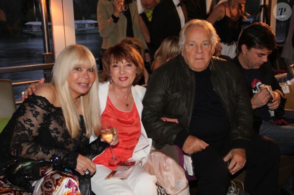 Lova Moor, Blanche Raynal et Massimo Gargia lors du défilé de maillots de bain Le Cap à Suresnes le 18 avril 2013.