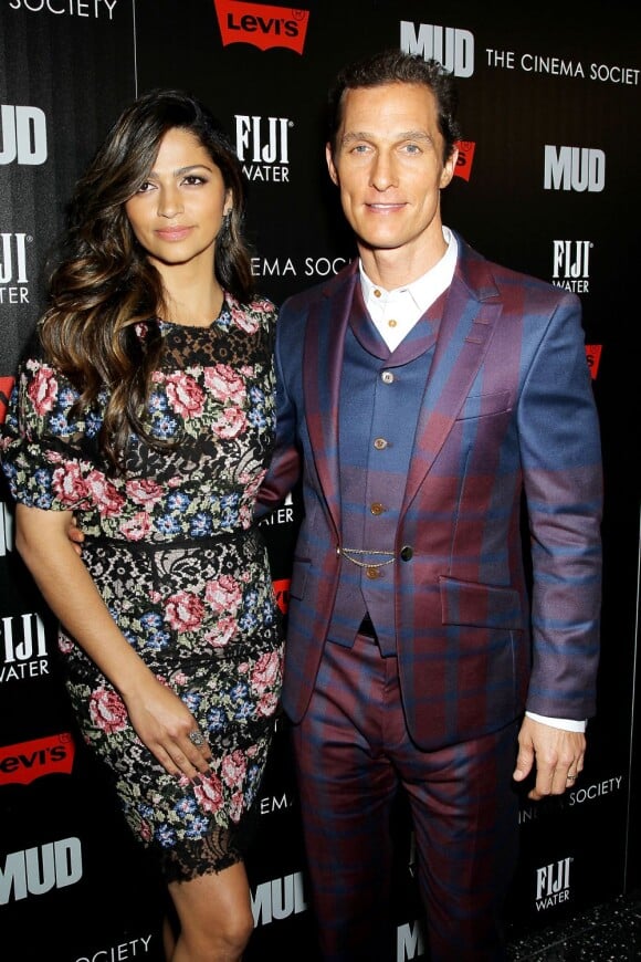 Camila Alves et son mari Matthew McConaughey lors d'une première du film Mud à New York le 21 avril 2013.