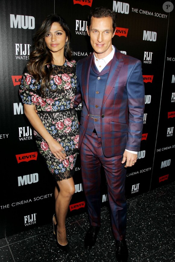 Camila Alves McConaughey et son mari Matthew McConaughey lors de la première du film Mud à New York le 21 avril 2013.