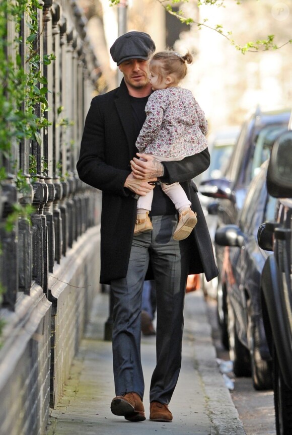 David Beckham et sa petite fille Harper dans les rues de Londres, le 23 avril 2013