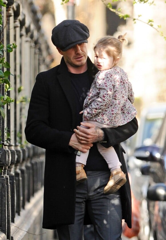 David Beckham et sa petite fille Harper dans les rues de Londres, le 23 avril 2013