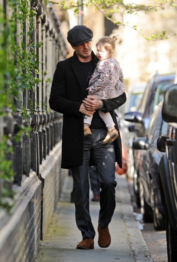 David Beckham et sa petite fille Harper dans les rues de Londres, le 23 avril 2013