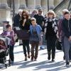 Victoria Beckham et ses enfants, Harper, Cruz, Romeo et Brooklyn, accmpagné de ses parents Anthony et Jacqueline Adams à Paris le 21 avril 2013