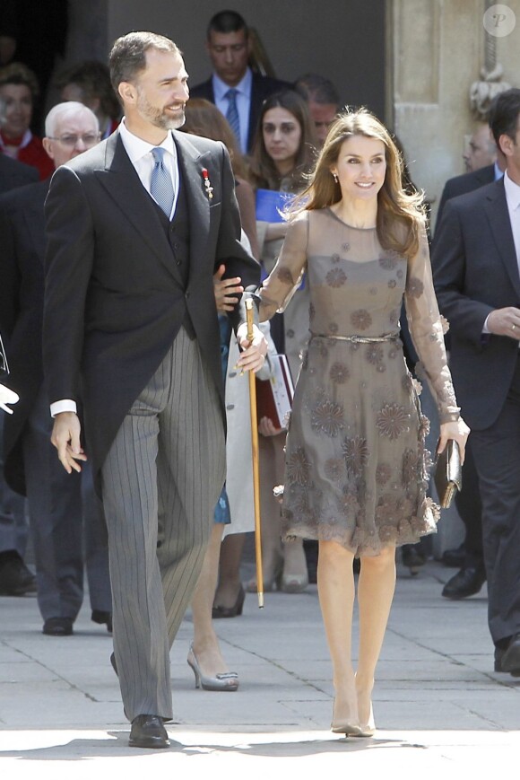 Le prince Felipe et la princesse Letizia d'Espagne à l'université d'Alcala de Henares le 23 avril 2013 pour la cérémonie de remise du Prix littéraire Miguel Cervantes au poète José Manuel Caballero Bonald.