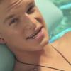 L'australien Cody Simpson dans "Pretty Brown Eyes", son nouveau clip révélé le 22 avril 2013.